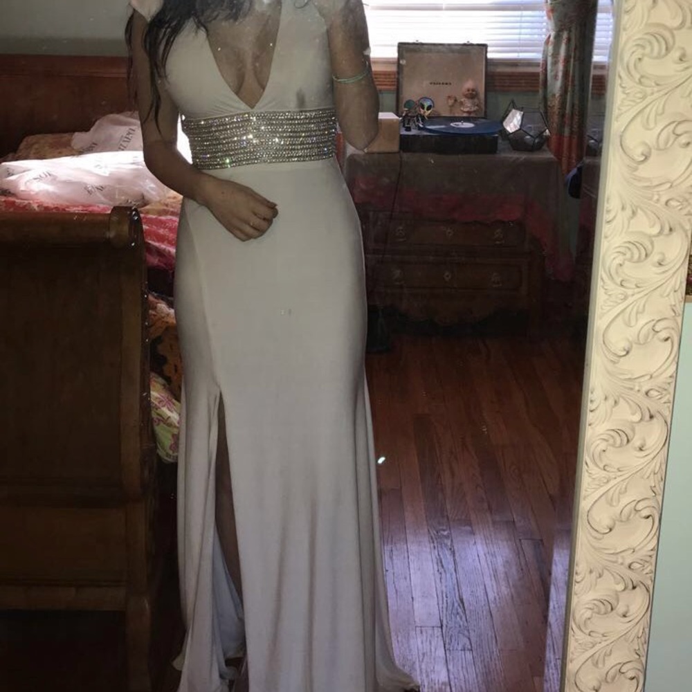 Whit jovani prom dress/gown